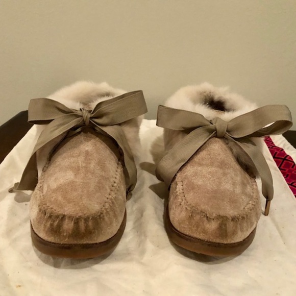 Tory Burch Fur Bow Slippers - Picture 4 of 4